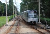 Rotterdam: souprava metra nejnovějšího typu R opouští konečnou linky A Binnenhof a míří do centra 	. 17.8.2011	 © Lukáš Uhlíř