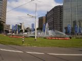 Rotterdam: celkový pohled na náměstí Hofplein směrem k tramvajové zastávce Pompenburg	. 17.8.2011	 © Jan Přikryl