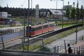 Pohled z nástupiště stanice Randstadrailu Leidschenveen na tramvaj typu GTL8 haagského dopravního podniku	. 17.8.2011	 © Lukáš Uhlíř