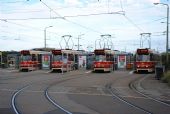 Haag: čekající tramvaje na nástupních zastávkách pětikolejné smyčky Scheveningen Noorderstrand	. 17.8.2011	 © Lukáš Uhlíř