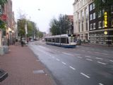 Amsterdam: čilý provoz tramvají v počínající ranní špičce na ulici Martelaarsgracht u nádraží, tramvaje jedou do centra	. 18.8.2011	 © Jan Přikryl