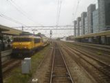 Souprava patrových vozů typu DD-AD v čele s ''brižitou'' řady 1700 NS stojí ve stanici Leiden Centraal	. 18.8.2011	 © Jan Přikryl