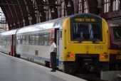 Antverpy: dvoudílná motorová jednotka řady 41 SNCB, mířící po neelektrizované trati do Neerpeltu	. 18.8.2011	 © Lukáš Uhlíř