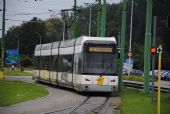 Antverpy: nízkopodlažní tramvaj HermeLijn projíždí na lince 3 smyčkou u zastávky Linkeroever	. 18.8.2011	 © Lukáš Uhlíř