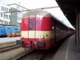 25.09.2004 - Brno hl.n.: přípojný vůz 050.039-7 v R 4370/722 z Vlárského Průsmyku © PhDr. Zbyněk Zlinský