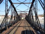 ... a svoje nezameniteľné kúzlo má aj železničný most zo Smíchova. © Marek Rychnavský.