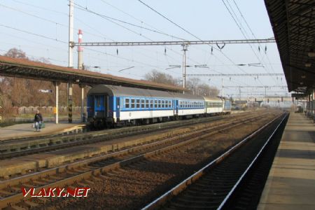 22.11.2011 - Lysá n.L.: poslední pohled na nevratnou soupravu Os 6411 z Ústí n.L. západ s 163.257-9 před odstoupením © PhDr. Zbyněk Zlinský