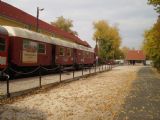 Budapešť: vagón s modelovým kolejištěm u vstupu do parku železniční historie	28.10.2011	 © Jan Přikryl