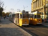 Budapešť: kloubové tramvaje Ganz ze 60. let stojí na konečné linek 47 a 49 Deák tér	28.10.2011	 © Jan Přikryl