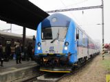 25.11.2011 - Brno hl.n.: vůz 80-30 002-7 v čele soupravy,zvláštního vlaku, na postrku 362.087-9 © Karel Furiš