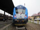 25.11.2011 - Brno hl.n.: řídicí vůz 80-30 002-7 je už formálně na postrku zvláštního vlaku... © Karel Furiš