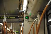 Brusel: indikátor polohy nástupiště příští zastávky v nových vozech metra z CAF Zaragoza	. 21.8.2011	 © Lukáš Uhlíř