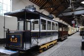 Brusel: jeden z prvních motorových vozů elektrické tramvaje z roku 1888 v tramvajovém muzeu	. 21.8.2011	 © Lukáš Uhlíř