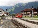 Vlak do Mayrhofenu opúšťa stanicu Zell am Ziller  po dvojkoľajnom úseku medzi Zell am Ziller a Ramsau, 12.9.2011, © Radovan Plevko