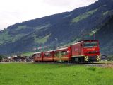 Vlak v režime PUSH do Jenbachu opúšťa Mayrhofen, 12.9.2011, © Radovan Plevko