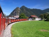 Vskutku dlhý parný vlak, napravo začiatok zillertalského údolia, 12.9.2011, © Radovan Plevko