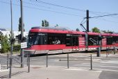 Lyon: do stanice Meyzieu-Gare přijíždí tramvaj Rhônexpress na své cestě z letiště do města	. 22.8.2011	 © Lukáš Uhlíř