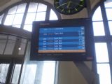 Lyon: obrazovka s odjezdy vlaků na pustém nádraží St. Paul ukazuje, že všechny vlaky jedou včas…	. 22.8.2011	 © Jan Přikryl