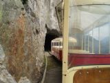 Parc d´Atractions: vláček úzkokolejky opouští první tunel za stanicí Les Montuires	. 23.8.2011	 © Jan Přikryl