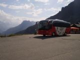 Emosson: mimořádný autobus společnosti TMR na parkovišti nad přehradou	. 23.8.2011	 © Jan Přikryl