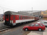 ŽST Poprad-Tatry, 18.11.2011, Odstavený lôžkový vozeň WLABmee 005 pre režim RIC 200, V pozadí ''autovozeň'' DDm, © Róbert Žilka