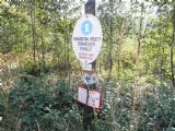 ''Přísně chráněné přírodní území, vstup jen s povolením'', jedna z mnoha obdobných cedulí mezi Rosztalló a vesnicí Telkibánya	. 28.9.2011	. © Aleš Svoboda