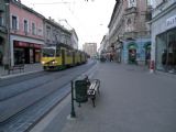 Miskolc: tramvaj české výroby míří po centrální pěší zóně Széchenyi István utca k nádraží	. 28.9.2011	. © Aleš Svoboda