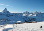 Bhe 4/6 GGB 3084 (Gornergratbahn), 26.12.2011, tesne pred vrcholovou stanicou Gornergrat (3089 m. n. m.) v pozadí s Matterhornom (4478 m. n. m.) © Róbert Žilka