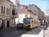 Miskolc: původně košická tramvaj typu KT8D5N odjíždí po pěší zóně Széchényi István utca ze zastávky Villanyrendör	1.10.2011	. © Aleš Svoboda