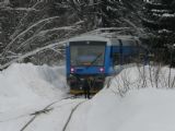 21.01.2012 - Kořenov: 840.013-7 + 840.011-1 jako Os 16211 Liberec - Harrachov čeká za výhybkou na vlakvedoucí © PhDr. Zbyněk Zlinský