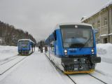 21.01.2012 - Kořenov: 840.008-7 jako Os 16215 Liberec - Harrachov a 840.001-2 jako Os 16222 Kořenov - Liberec © PhDr. Zbyněk Zlinský