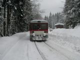 21.01.2012 - Harrachov: 810.543-3 přijíždí jako 17 minut opožděný Os 25450 Jelenia Góra - Harrachov © PhDr. Zbyněk Zlinský