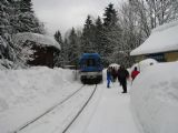 21.01.2012 - Harrachov: 943.009-1 + 843.018-3 přijíždí jako 23 minut opožděný Os 16217 z Liberce © PhDr. Zbyněk Zlinský