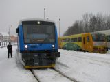 21.01.2012 - Tanvald: 840.007-9 jako Os 16221 Liberec - Harrachov, vpravo 814.161-6/914.161-5 pro Os 26275 Tanvald - Železný Brod © PhDr. Zbyněk Zlinský