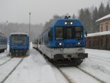 21.01.2012 - Tanvald: 843.018-3 + 943.009-1 jako Os 16228 Harrachov - Liberec, vlevo odstavený nepojízdný 840.013-7 © PhDr. Zbyněk Zlinský