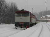 21.01.2012 - Tanvald: 749.254-9 se soupravou pro R 1147 Tanvald - Praha-Vršovice, vzadu 814.161-6/914.161-5 pro Os 26275 © PhDr. Zbyněk Zlinský