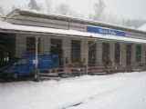 21.01.2012 - Stará Paka: práce na rekonstrukci výpravní budovy sníh nezastavil (foto z R 991) © PhDr. Zbyněk Zlinský