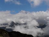 19.6.2011 - ... počas nej sa objavila nejaká tá hora (Aiguille Verte)... © Peter Žídek