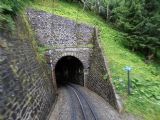 22.6.2011 - Južný portál tunela ''Greppon'' s vchodovým návestidlom za ním nasledujúcej výhybne ''Les Planards'' © Peter Žídek