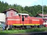 16.08.2003 - Tanvald: 715.001-4 (T 426.001) se připravuje na akci ''Zubačkou do Harrachova'' © PhDr. Zbyněk Zlinský