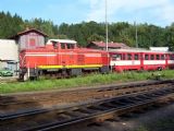 16.08.2003 - Tanvald: 715.001-4 (T 426.001) s přípojným vozem 020.129-3 © PhDr. Zbyněk Zlinský