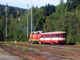 16.08.2003 - Tanvald: 715.003-0 (T 426.003) a 715.001-4 (T 426.001) s přípojným vozem 020.129-3 © PhDr. Zbyněk Zlinský