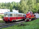 16.08.2003 - Tanvald: 820.021-4 (M 240.021) a 715.003-0 (T 426.003) se připravují na akci ''Zubačkou do Harrachova'' © PhDr. Zbyněk Zlinský