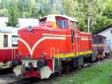 16.08.2003 - Tanvald: 820.021-4 (M 240.021) a 715.003-0 (T 426.003) se připravují na akci ''Zubačkou do Harrachova'' © PhDr. Zbyněk Zlinský