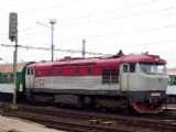 11.03.2003 - Hradec Králové hl.n.: 749.243-2 s jedním vozem čeká ve šturcu na svůj výkon © PhDr. Zbyněk Zlinský