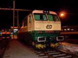 26.06.2004 - Hradec Králové hl.n.: 150.005-7 čeká na svůj výkon © PhDr. Zbyněk Zlinský