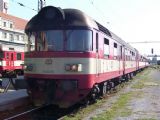 06.09.2004 - Hradec Králové hl.n.: 852.013-2 v čele Os 5504 do Turnova © PhDr. Zbyněk Zlinský