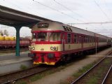 29.10.2004 - Hradec Králové hl.n.: 854.202-9 v čele R 685 Liberec - Pardubice © PhDr. Zbyněk Zlinský