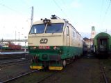 21.01.2005 - Hradec Králové hl.n.: 150.021-4 s odstavenou soupravou © PhDr. Zbyněk Zlinský