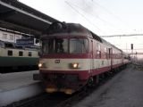 02.04.2005 - Hradec Králové hl.n.: 853.025-5 v čele Os 5502 Hradec Králové - Turnov © PhDr. Zbyněk Zlinský